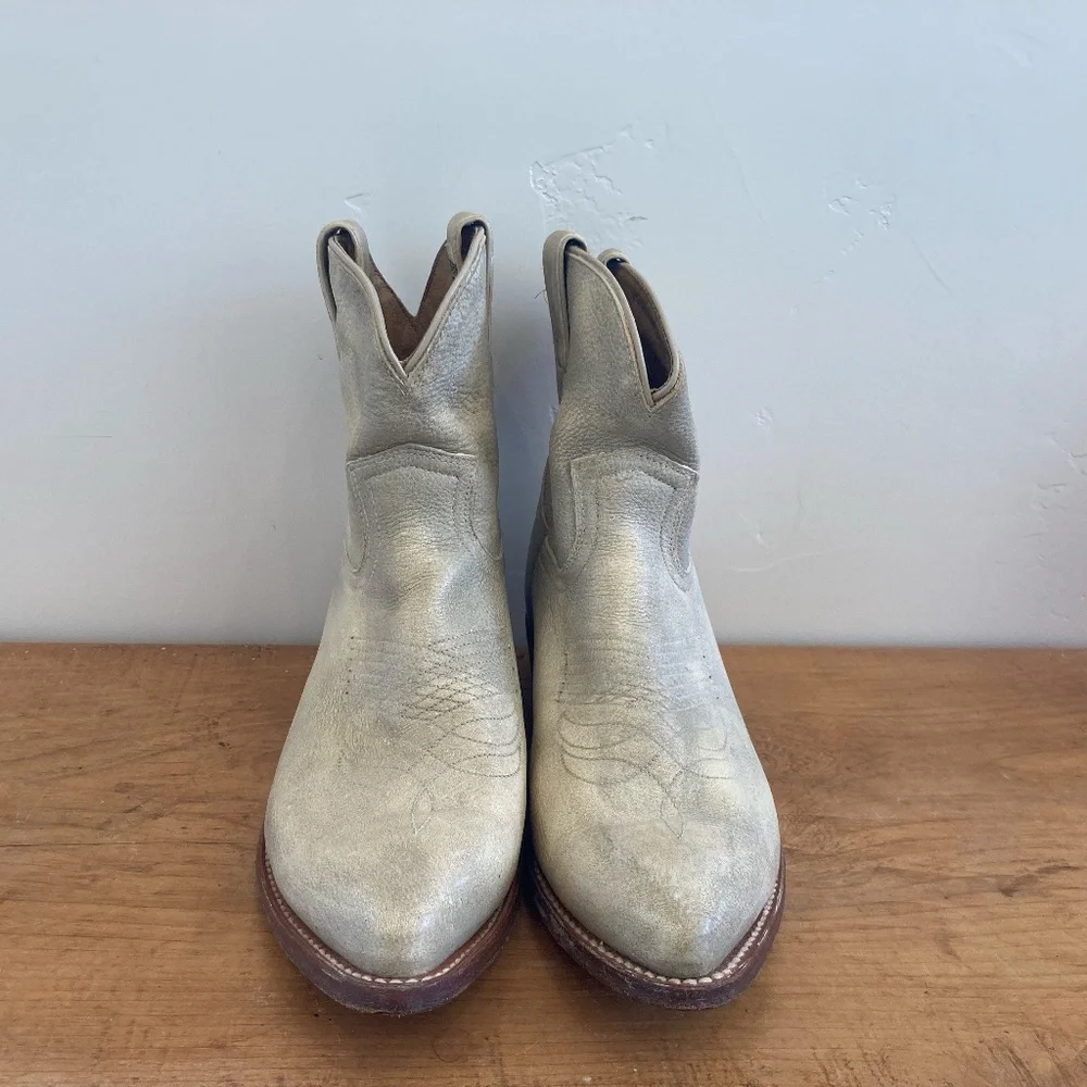 Frye Billy Short Cowboy Boot Size 9B Silver/Cream - Picture 2 of 8